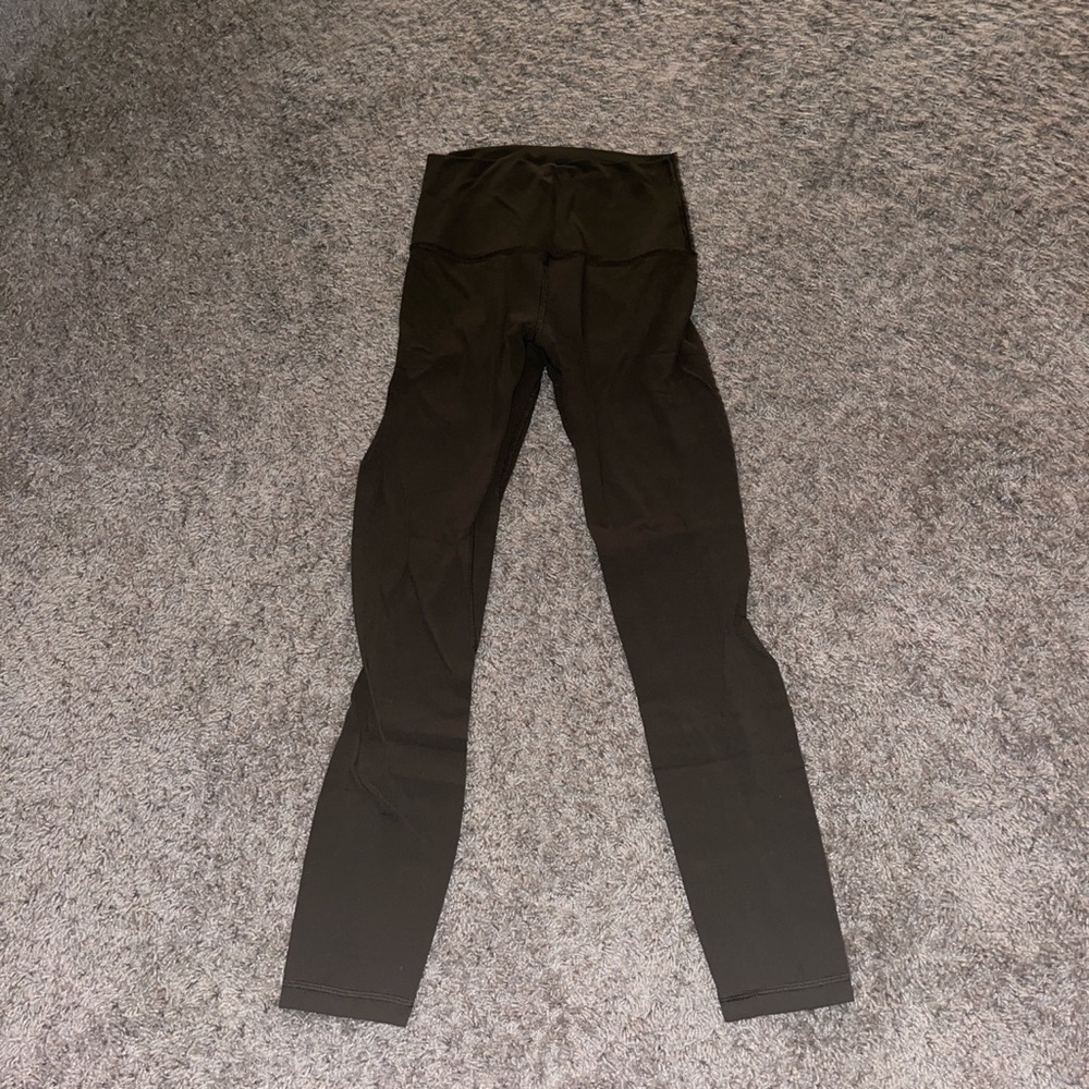lulu lemon army green sz:6 leggings
no tag inside but they are real!